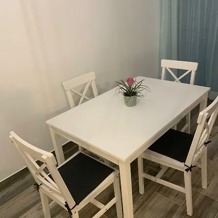 Garsoniera De La Mare *